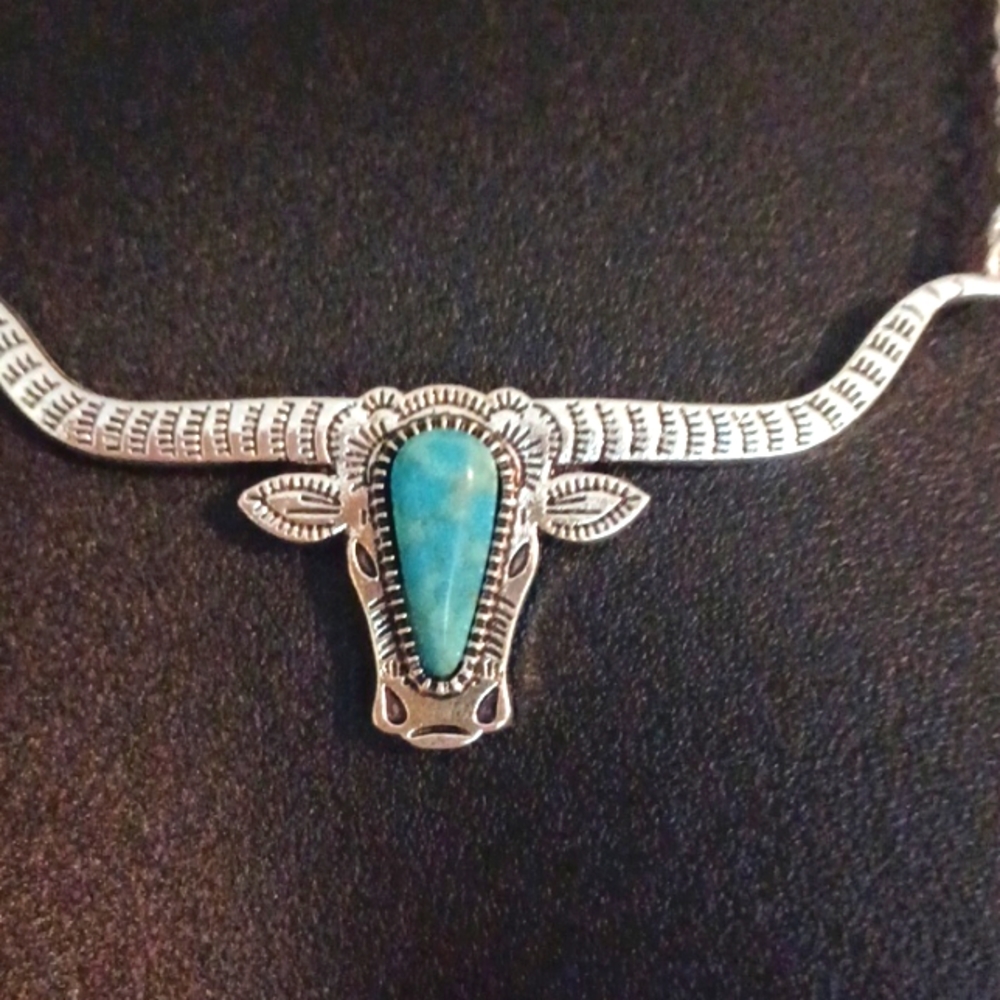 New!Adorable!Cow necklace,turquoise and silvertone! - Picture 2 of 4